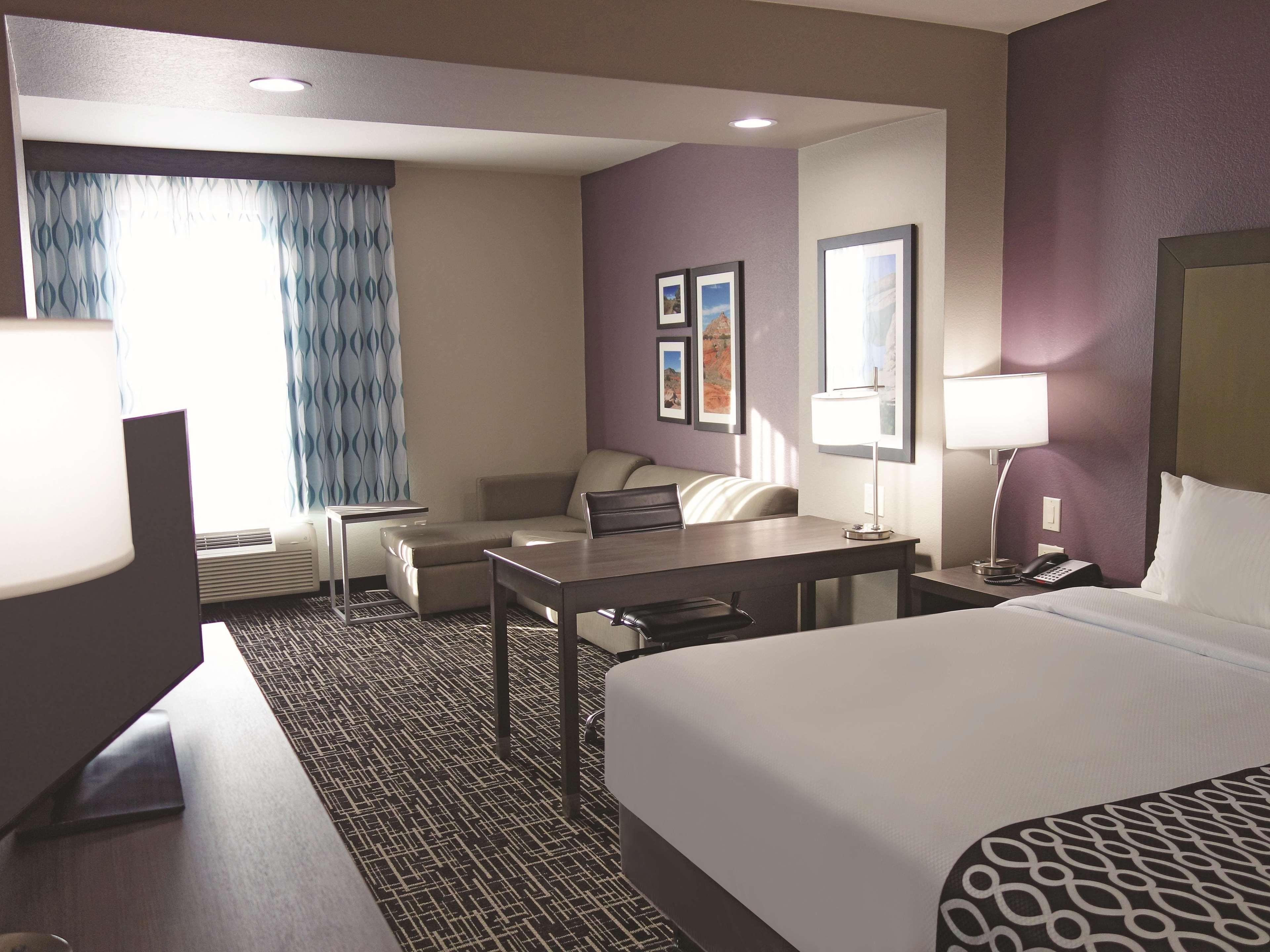 La Quinta By Wyndham Pampa Hotel Ngoại thất bức ảnh