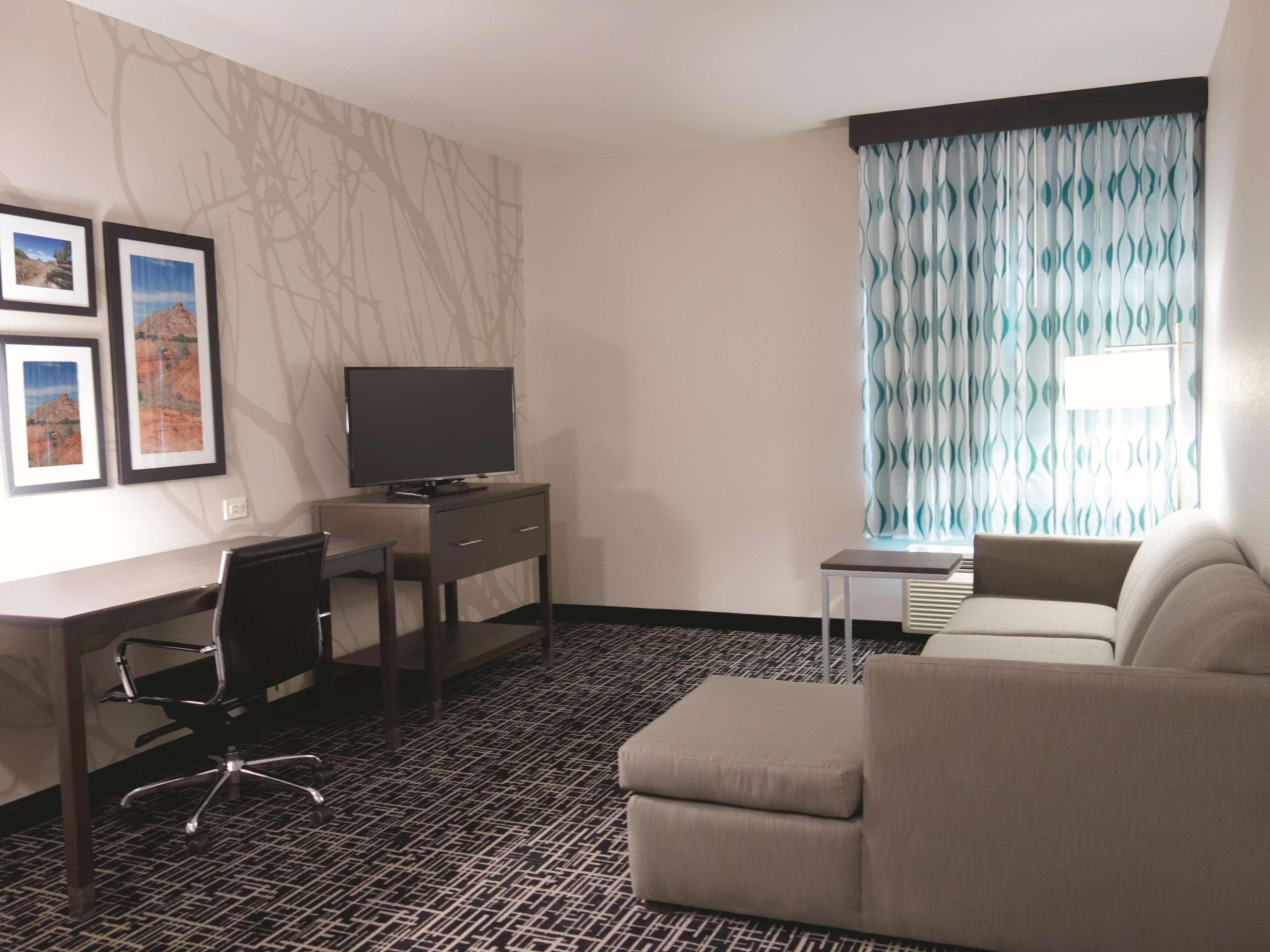 La Quinta By Wyndham Pampa Hotel Ngoại thất bức ảnh