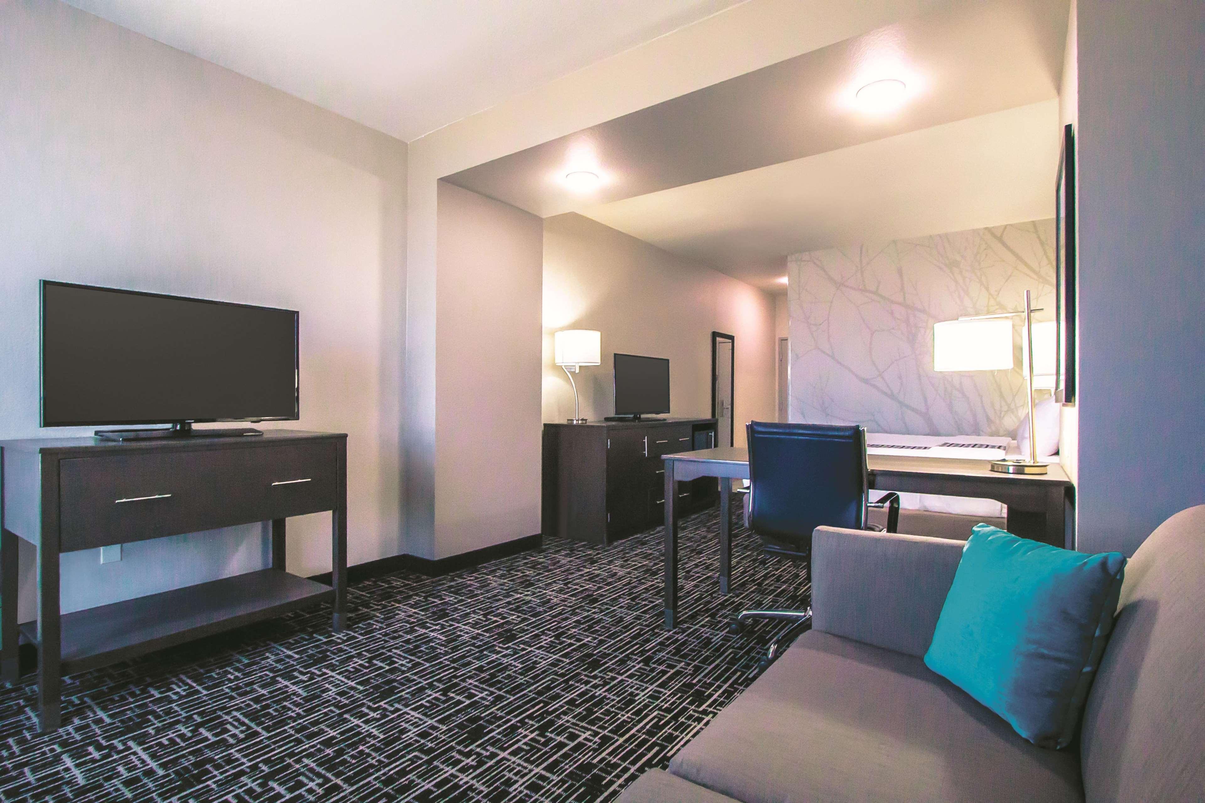 La Quinta By Wyndham Pampa Hotel Ngoại thất bức ảnh