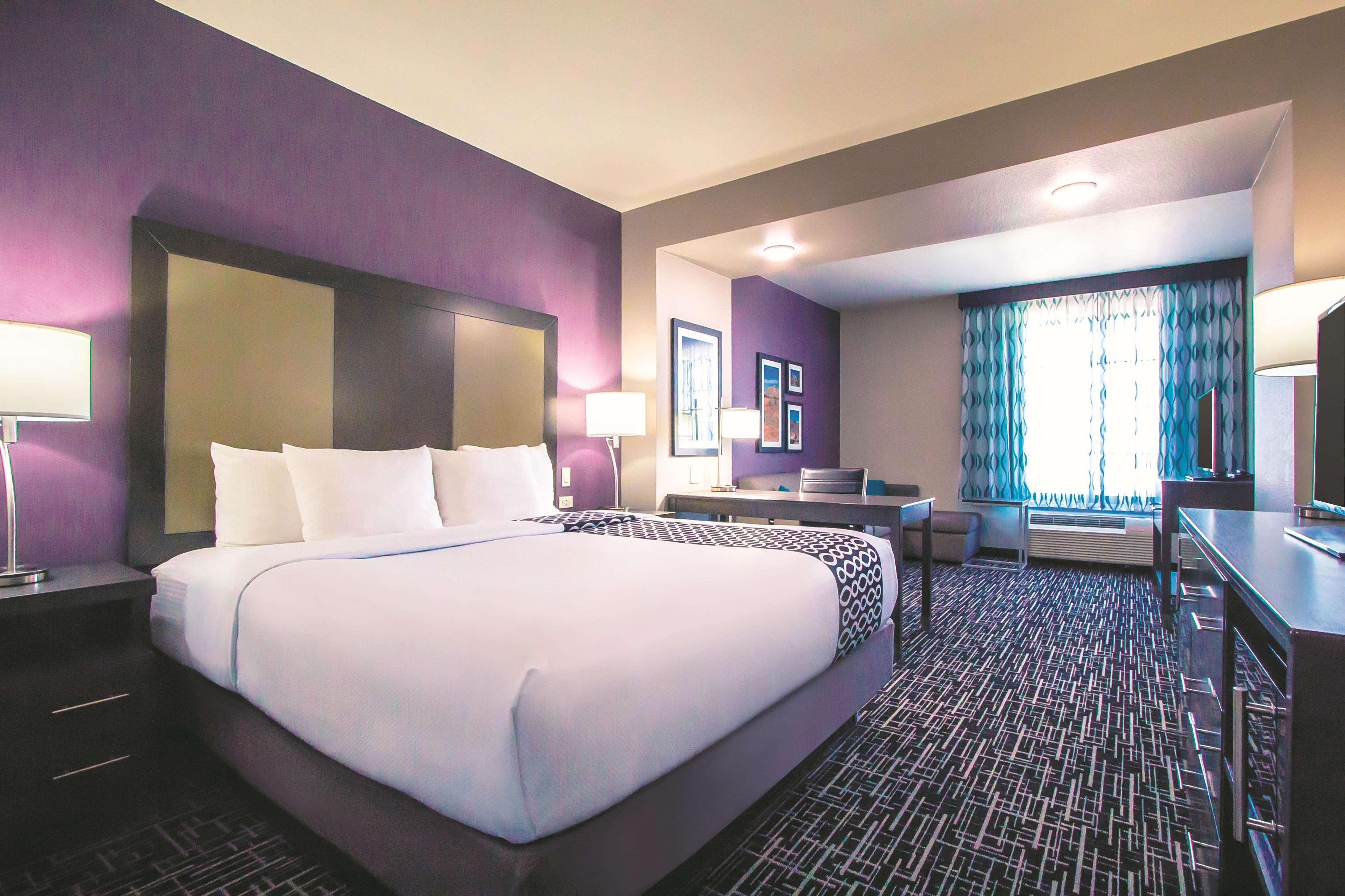 La Quinta By Wyndham Pampa Hotel Ngoại thất bức ảnh