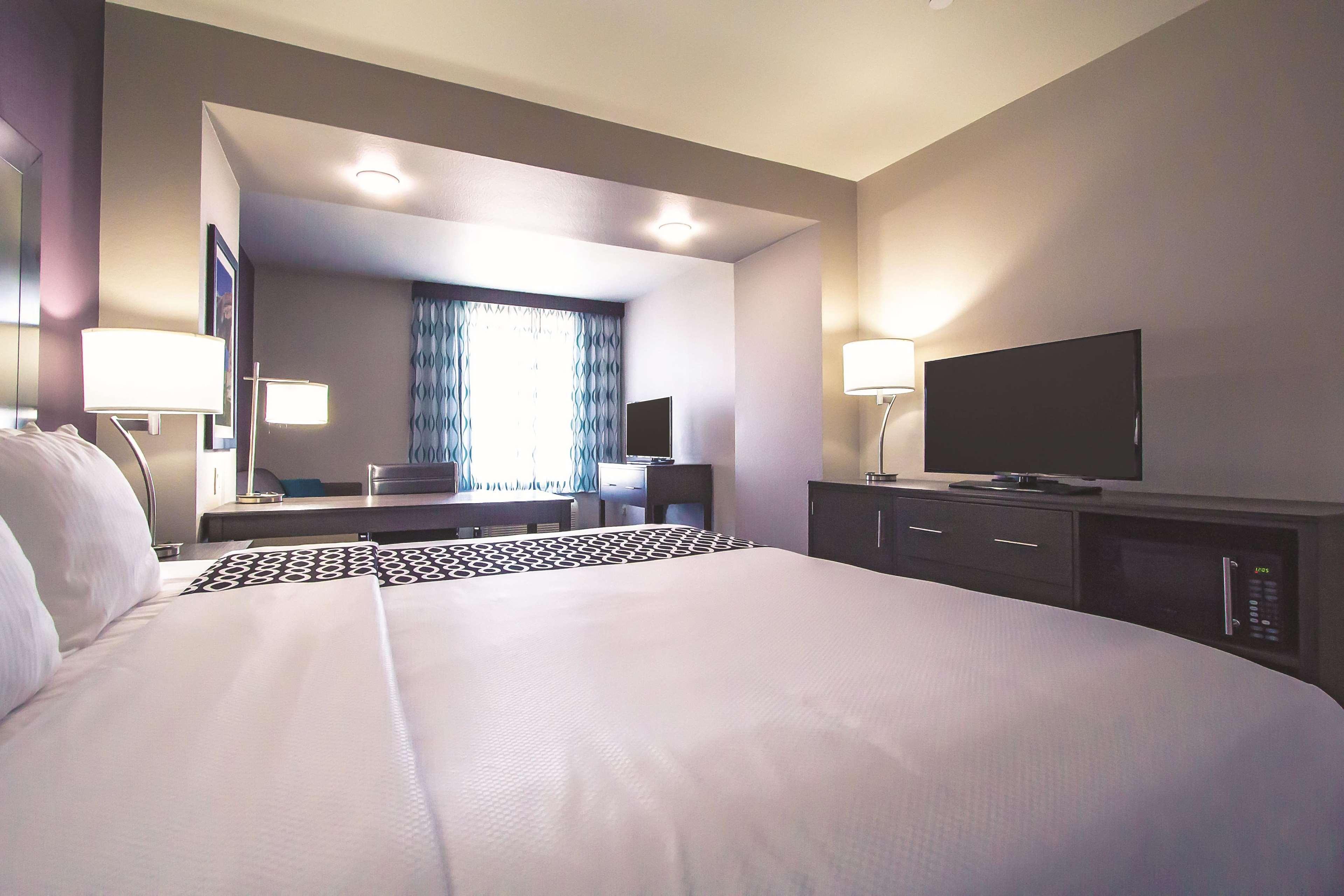 La Quinta By Wyndham Pampa Hotel Ngoại thất bức ảnh