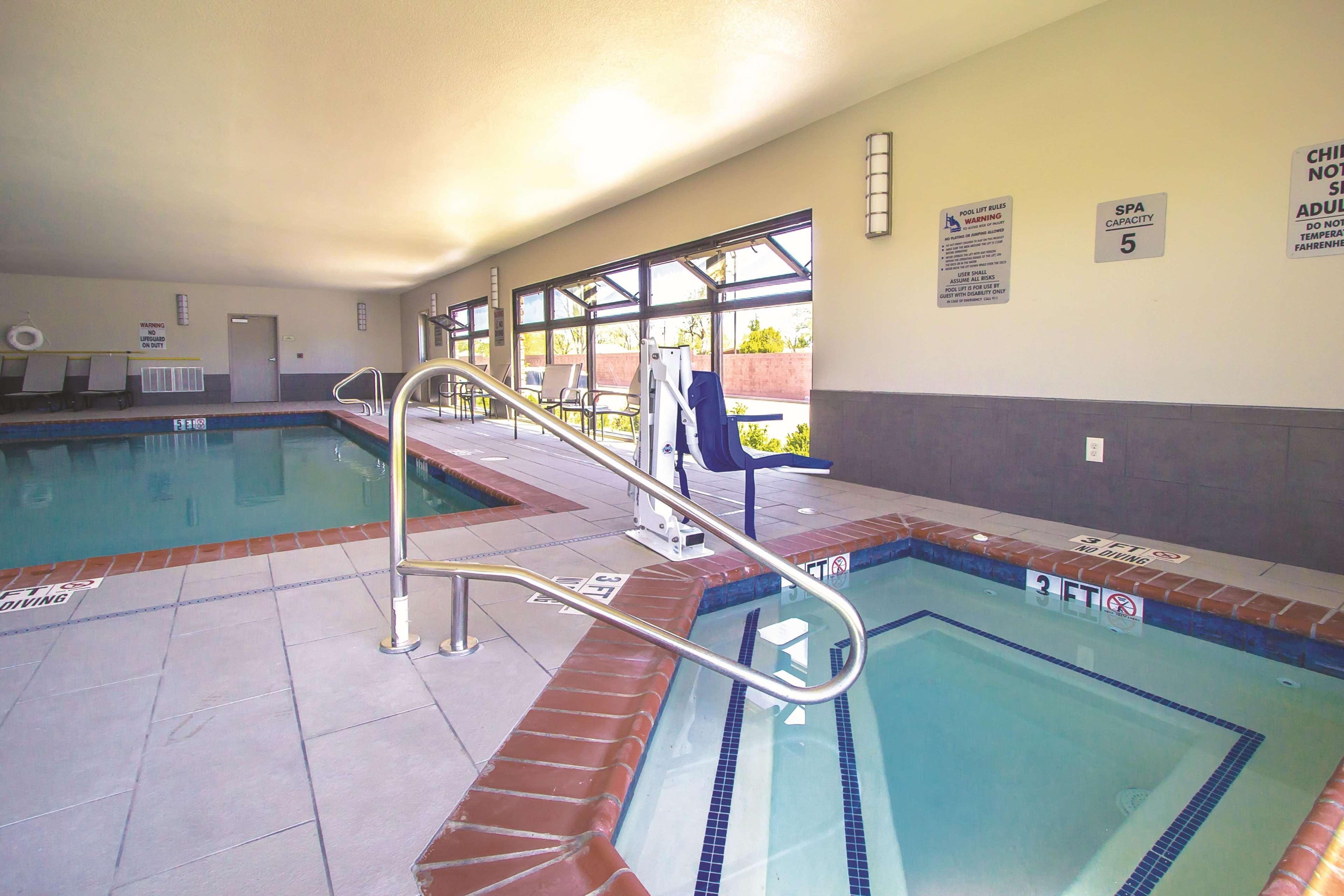 La Quinta By Wyndham Pampa Hotel Ngoại thất bức ảnh