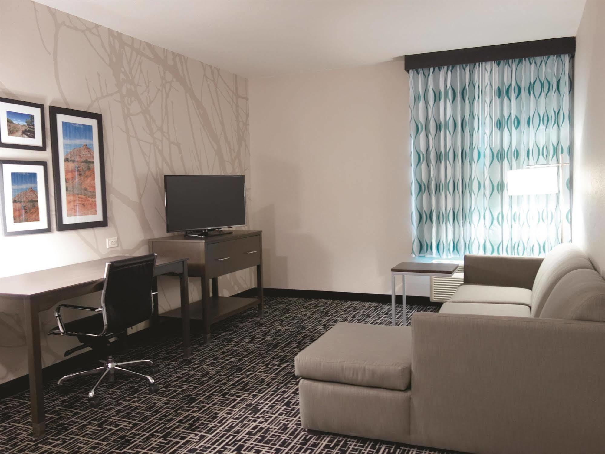 La Quinta By Wyndham Pampa Hotel Ngoại thất bức ảnh